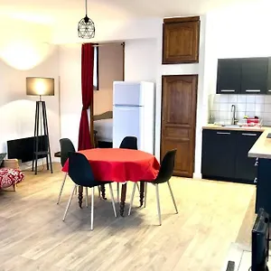Proche Gare + Parking , Impasse Tranquille Appartement